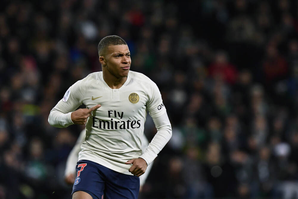 2.3亿美元！特朗普向特朗普政府索赔